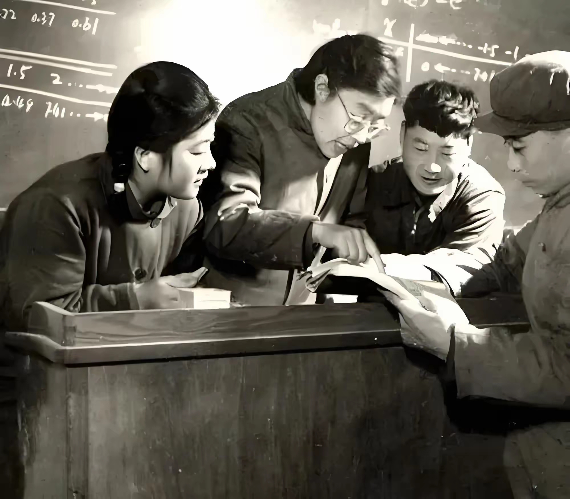 一组1977年恢复高考老照片,无数人的命运从此改变