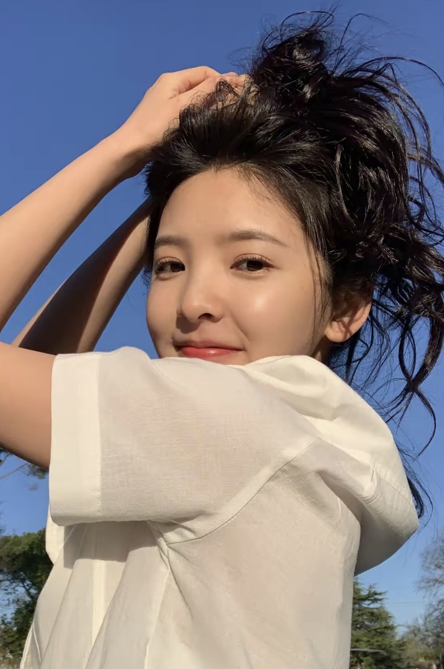 章若楠高清美图,直接怼脸拍,没有一点瑕疵,真的太漂亮了,爱了爱了