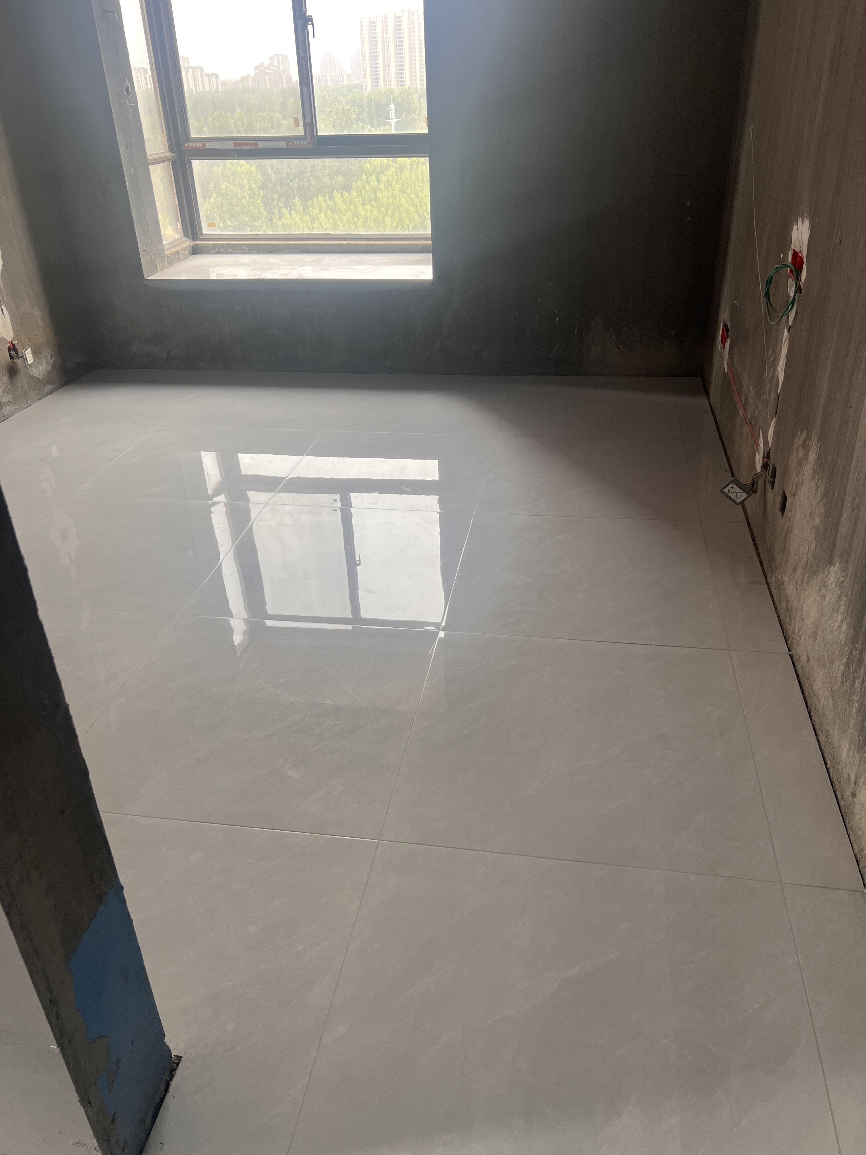 铺之前需要买的东西,地毛坯房铺白色长地砖不要过门石浅灰地砖搭配的