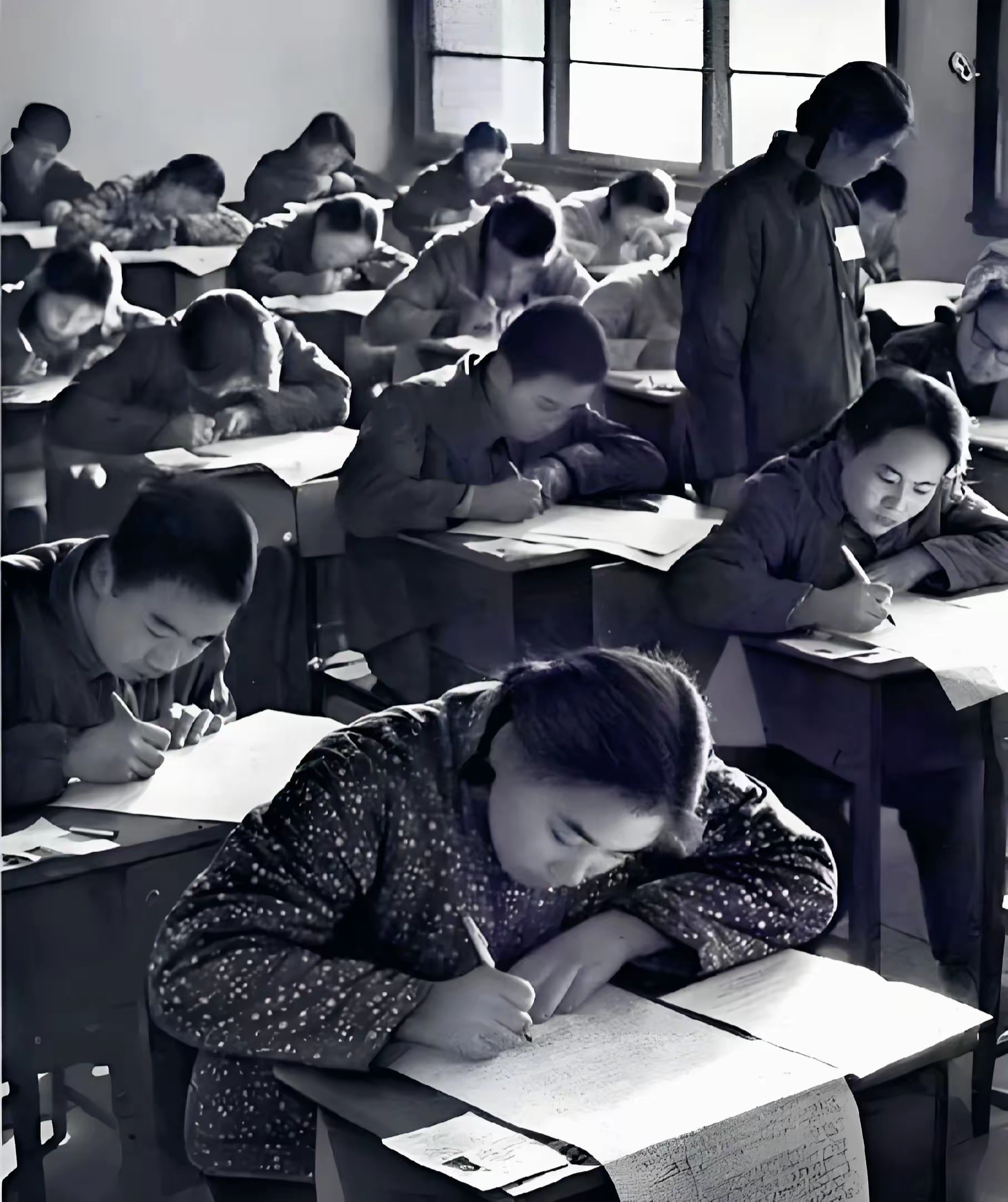 一组1977年恢复高考老照片,无数人的命运从此改变