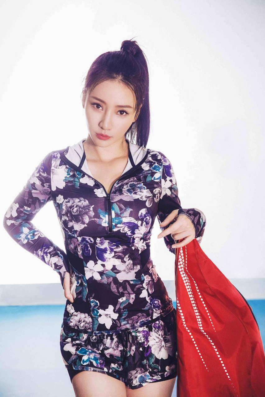 柳岩穿紧身衣拍的那组运动大片果然是最性感的