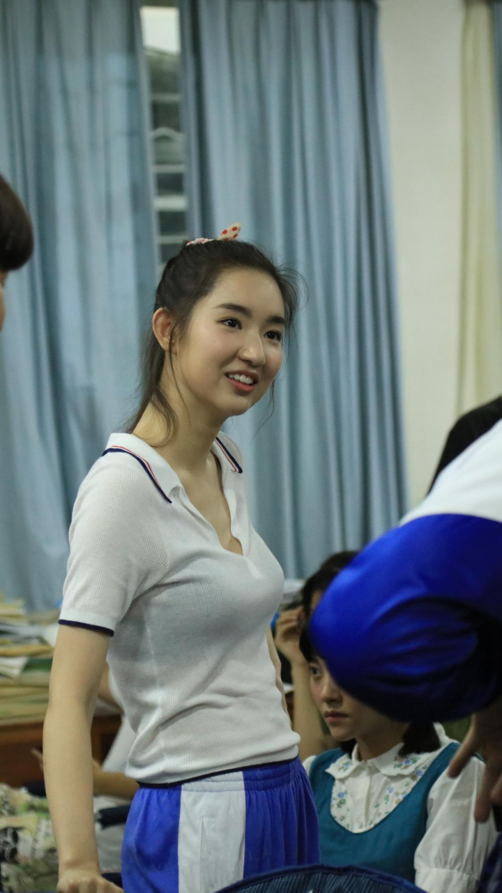 王玉雯这透视的校服.