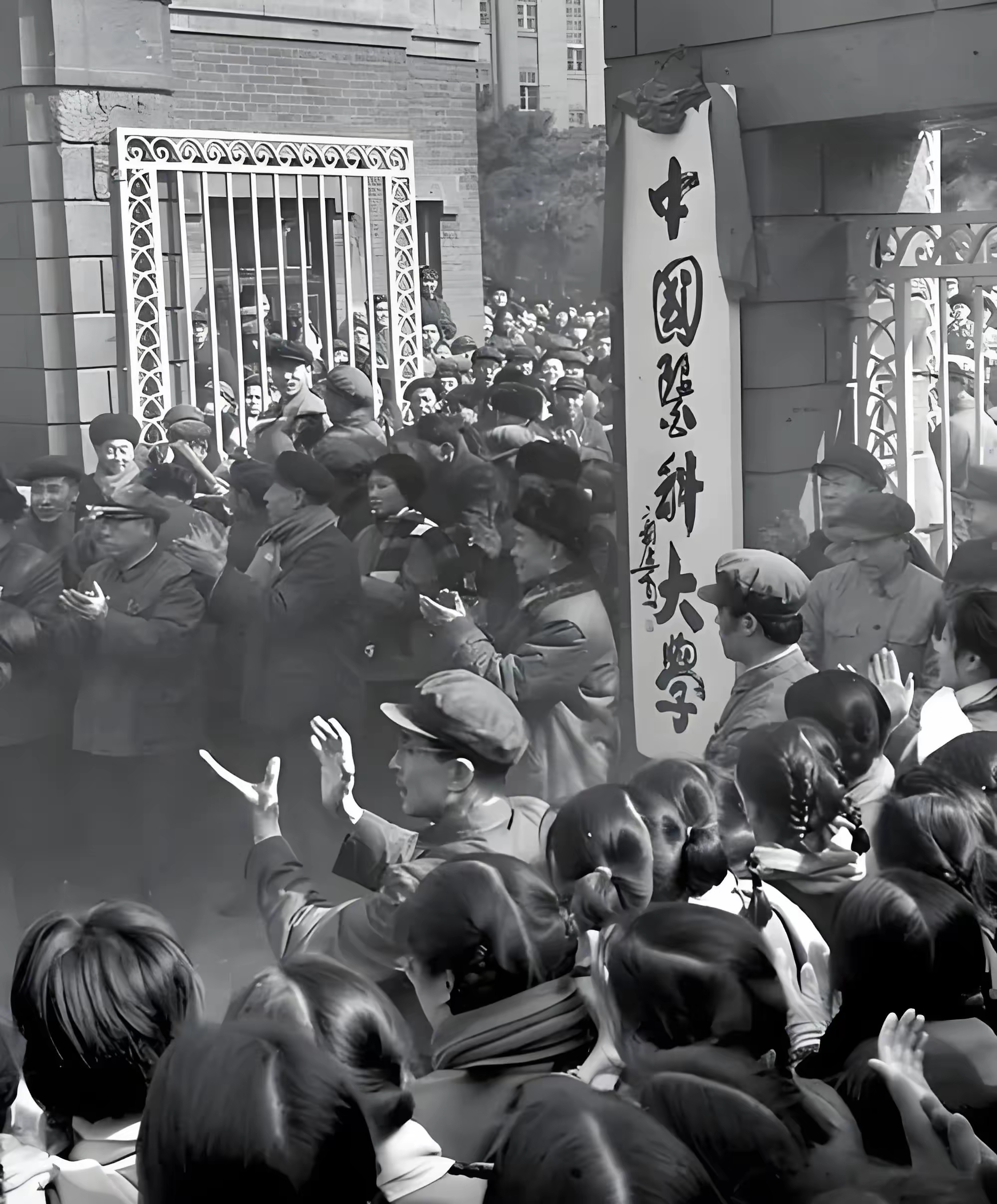 一组1977年恢复高考老照片,无数人的命运从此改变