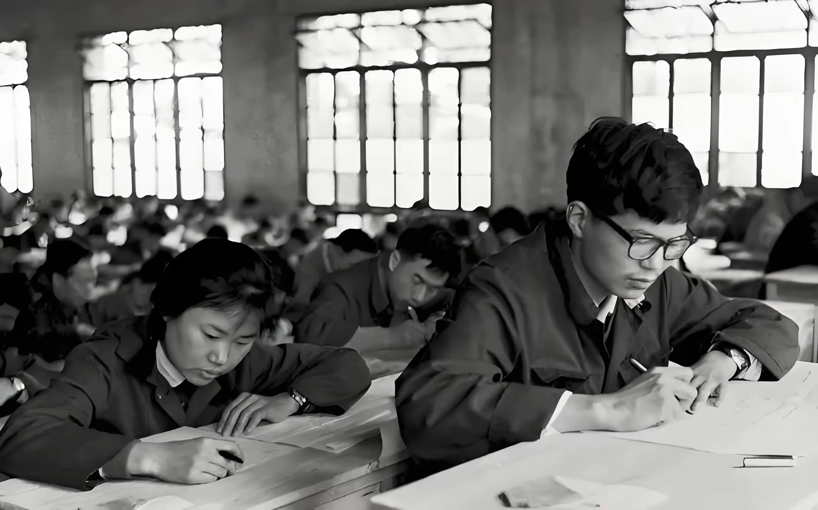 一组1977年恢复高考老照片,无数人的命运从此改变