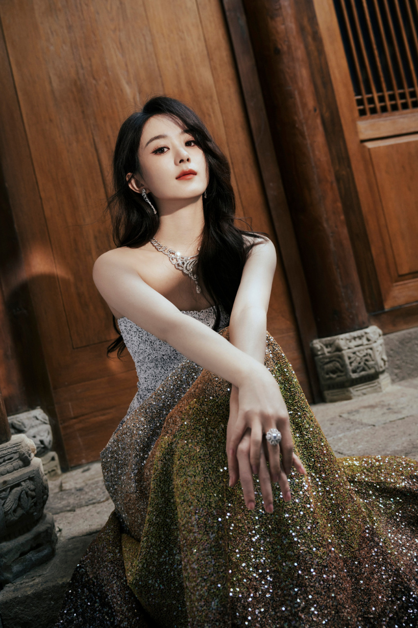 赵丽颖美妆穿搭大赏,看女神如何演绎时尚魅力!