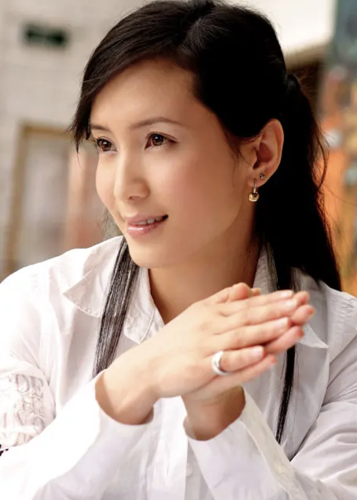 回顾胡小庭:母亲瘫痪,父亲截肢,双亲离世后,丈夫将她宠成宝