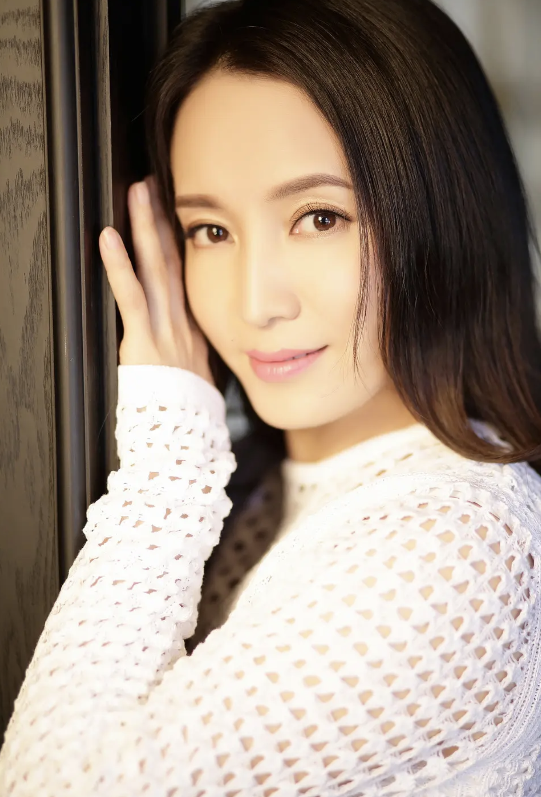 回顾胡小庭:母亲瘫痪,父亲截肢,双亲离世后,丈夫将她宠成宝