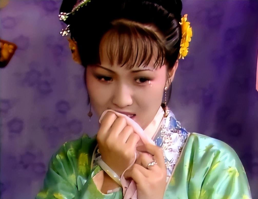 宝钗"安慰"被打的平儿,平儿会感激她吗?不!从此结下不解之仇