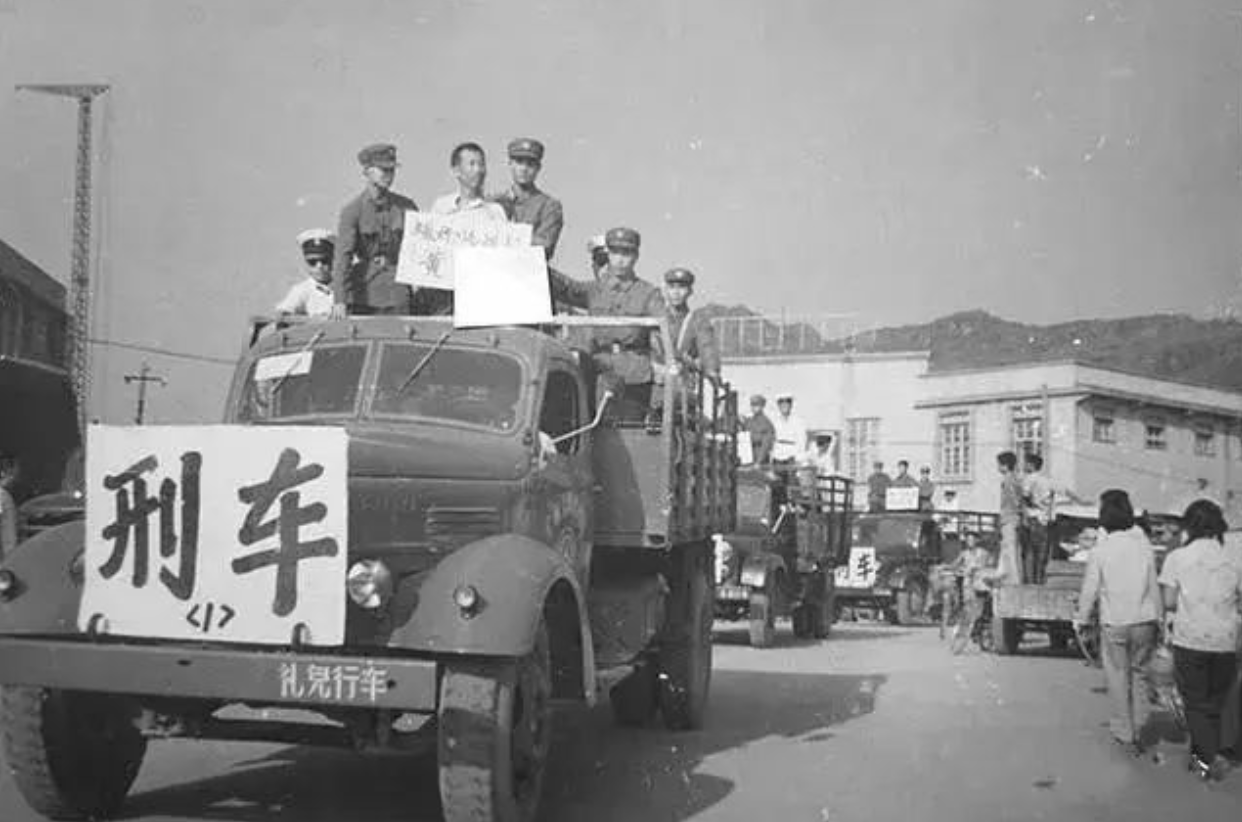 1983年红旗沟惨案,8名少年一夜之间连杀27人,邓公:必须严打!