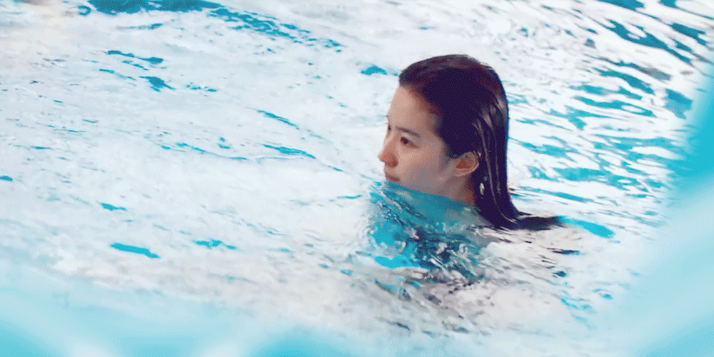 刘亦菲新剧穿260元泳衣,泳照颜值引热议,网友:终究是老了!