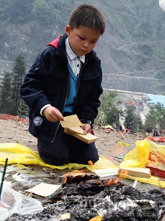 回顾汶川救人林浩正式官宣结婚!女友肤白貌美,他兼职团委副书记