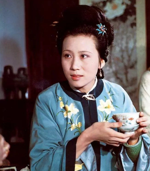 《黄飞鸿之狮王争霸》影片的最后,洋人欲行刺李鸿章被十三姨发现,后被