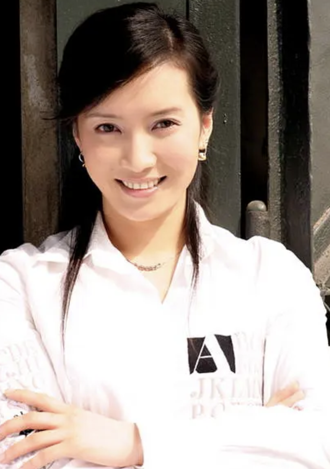 回顾胡小庭:母亲瘫痪,父亲截肢,双亲离世后,丈夫将她宠成宝