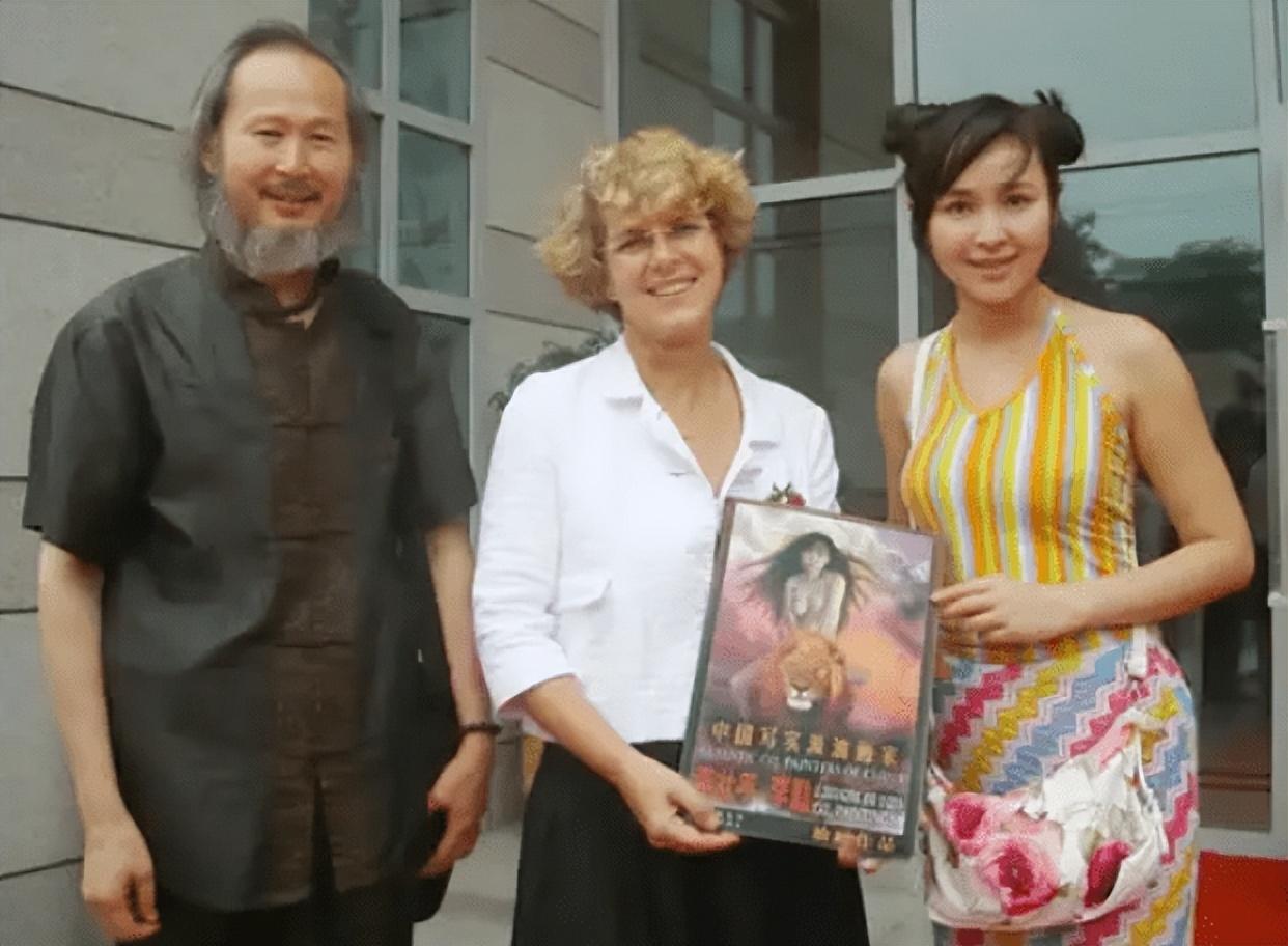 纪实:60岁画家为23岁女儿画人体画,是道德问题,还是为