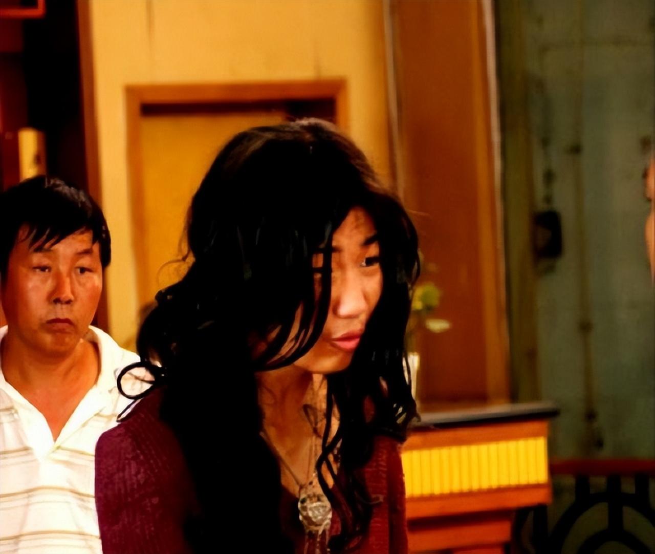 回顾:河南懒人杨锁到底有多懒,脚不沾地吃饭靠喂,23岁