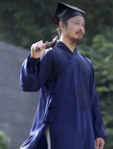 回顾武当陈师行:嘴上说相信科学,转头却从19米悬崖跳下