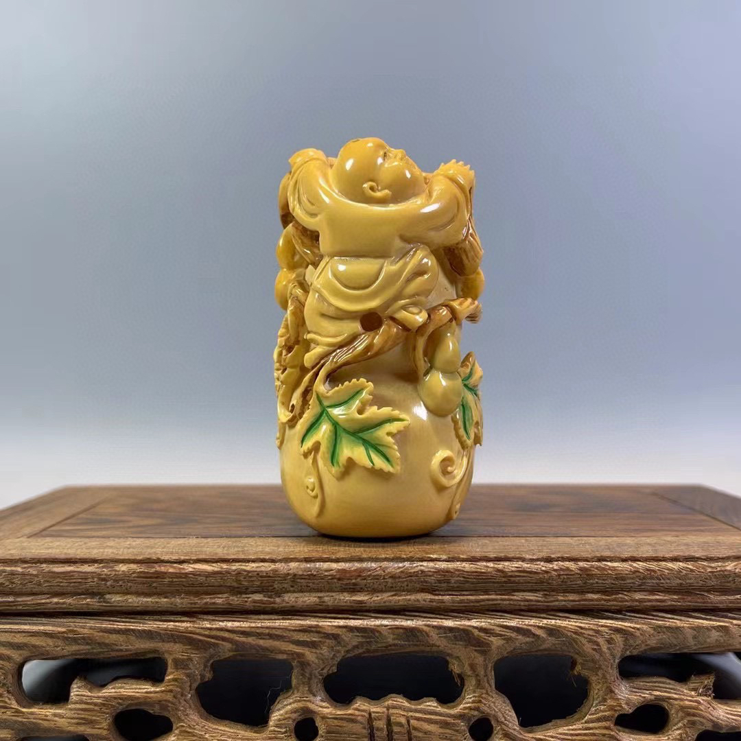 回流摆件,采用猛犸冰料精致雕琢,刀法圆润,工艺