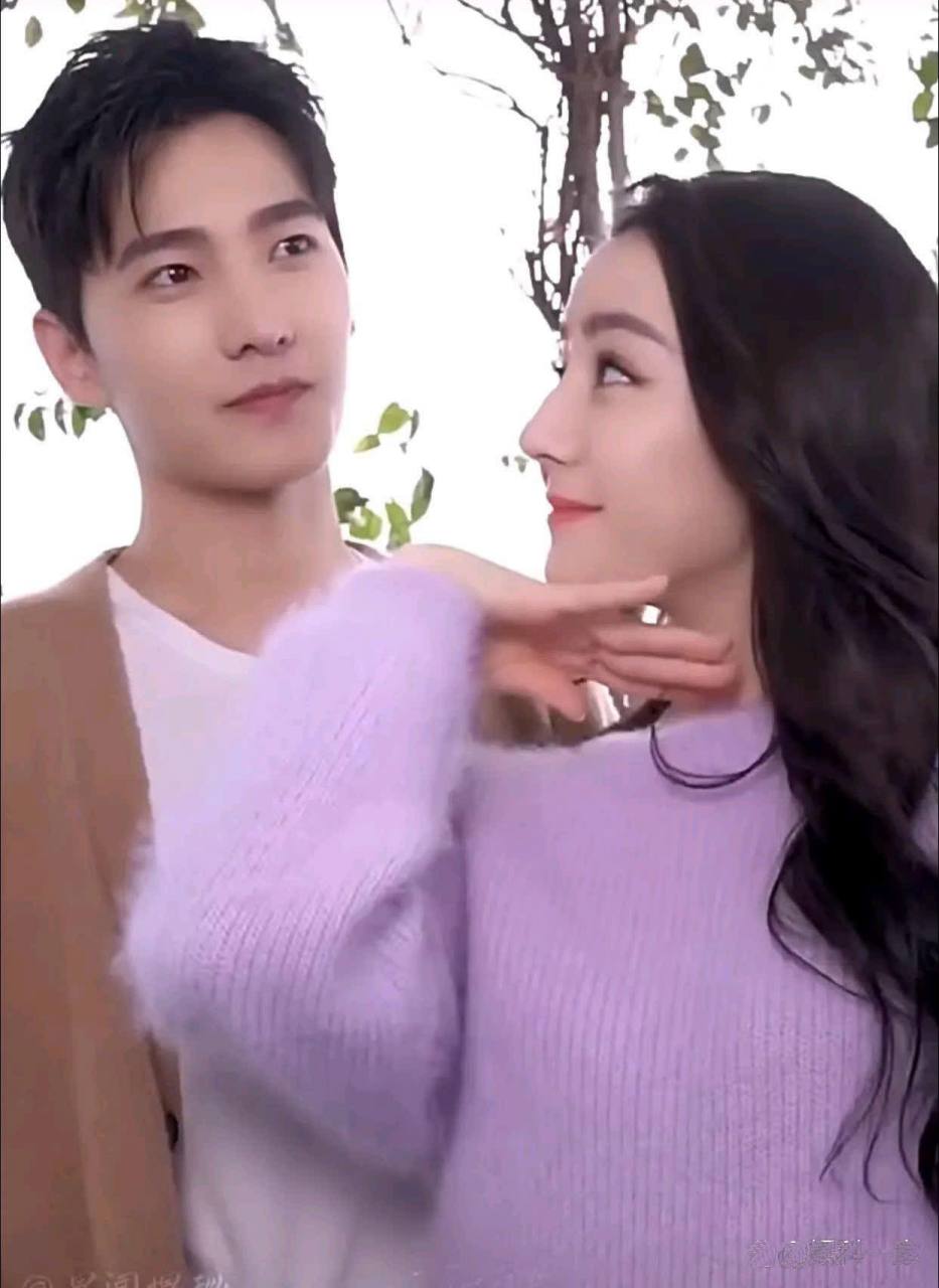 杨洋,迪丽热巴好像生活中的情侣照官宣!