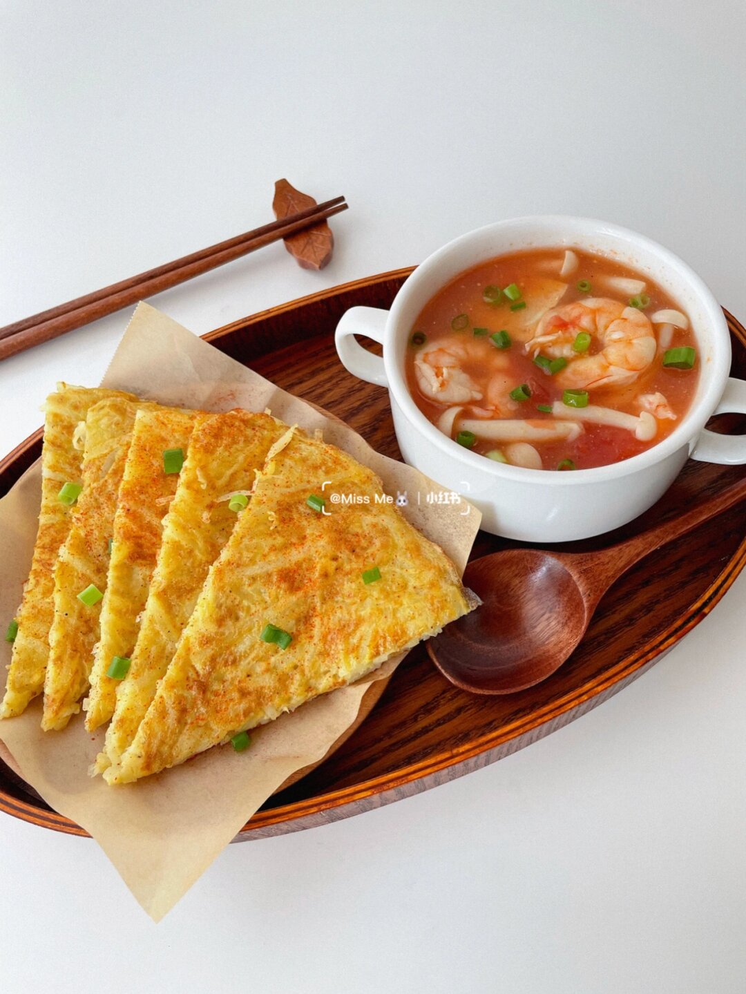 中式早餐|土豆丝鸡蛋饼 番茄虾仁豆腐汤 今天吃土豆,搭配鸡蛋做成焦香