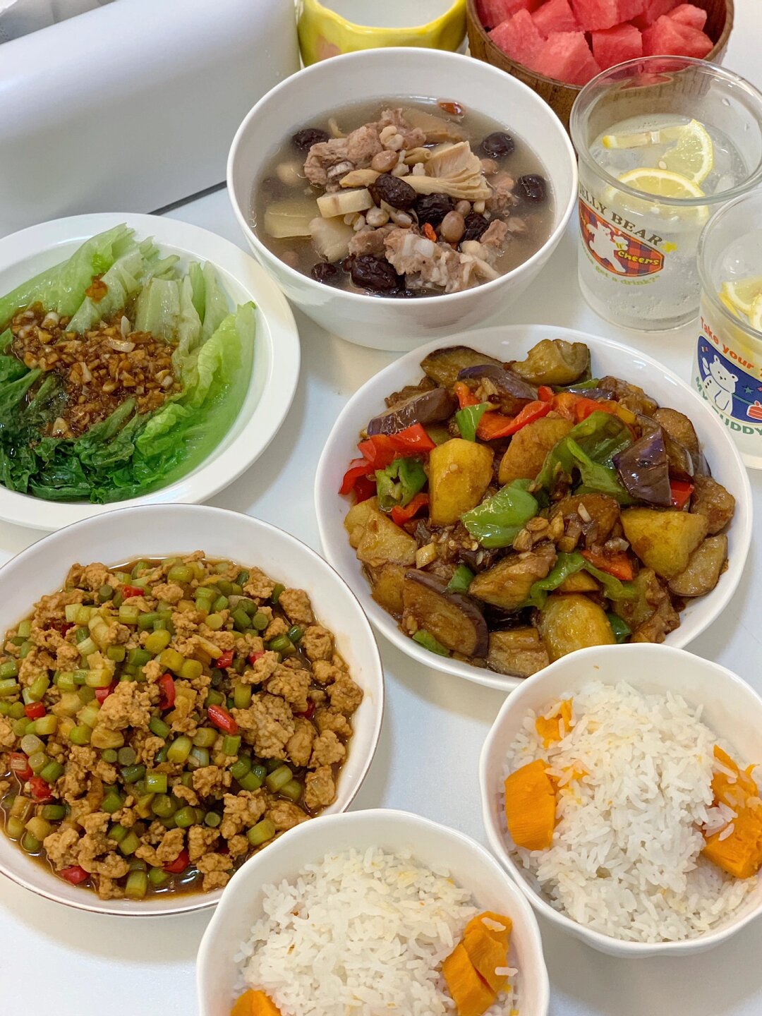 茄子切块裹上淀粉抓匀,锅中热影巡说菇锸裁床撕贸杂趾米菜谱
