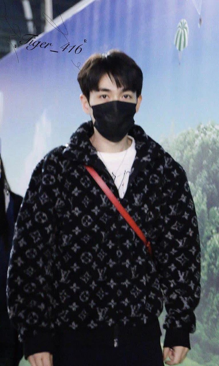 朱一龙的机场私服穿搭