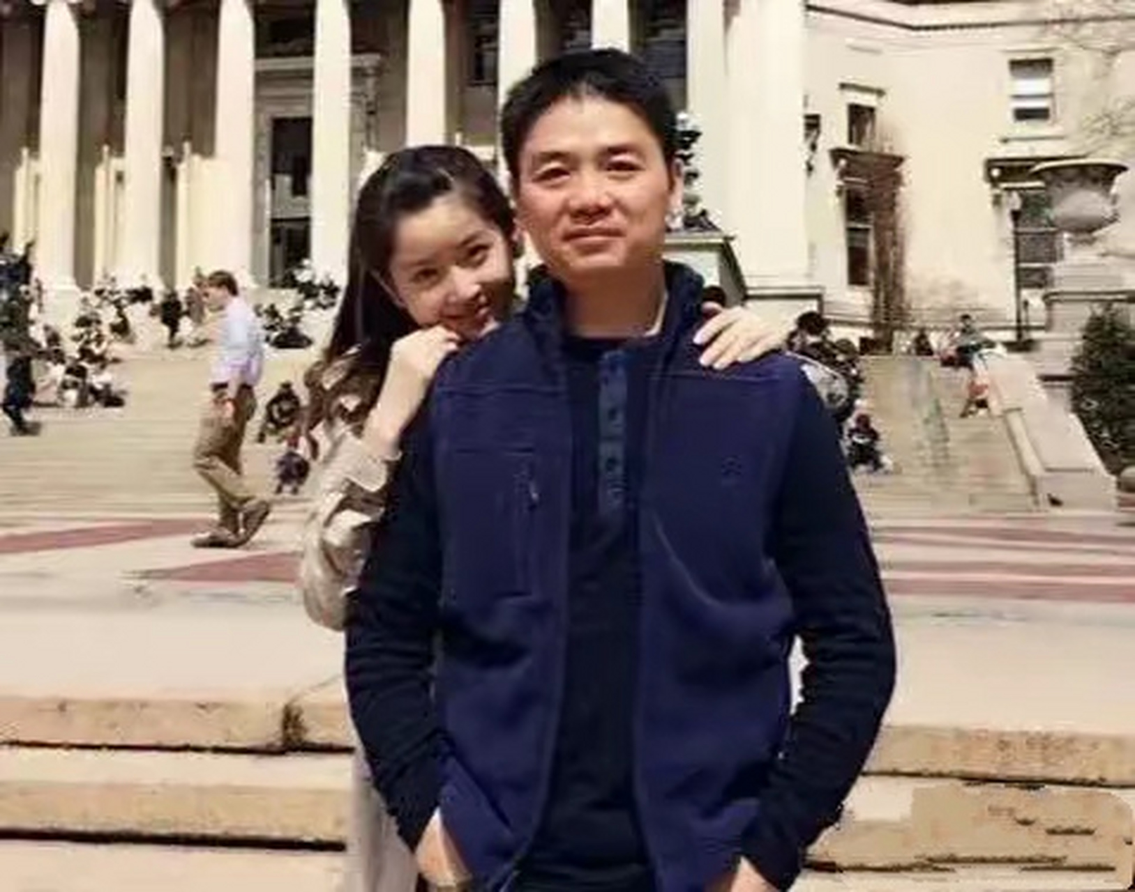 章泽天明白只有自己强大才是真的本事 17岁时,章泽天三次拒绝张艺谋