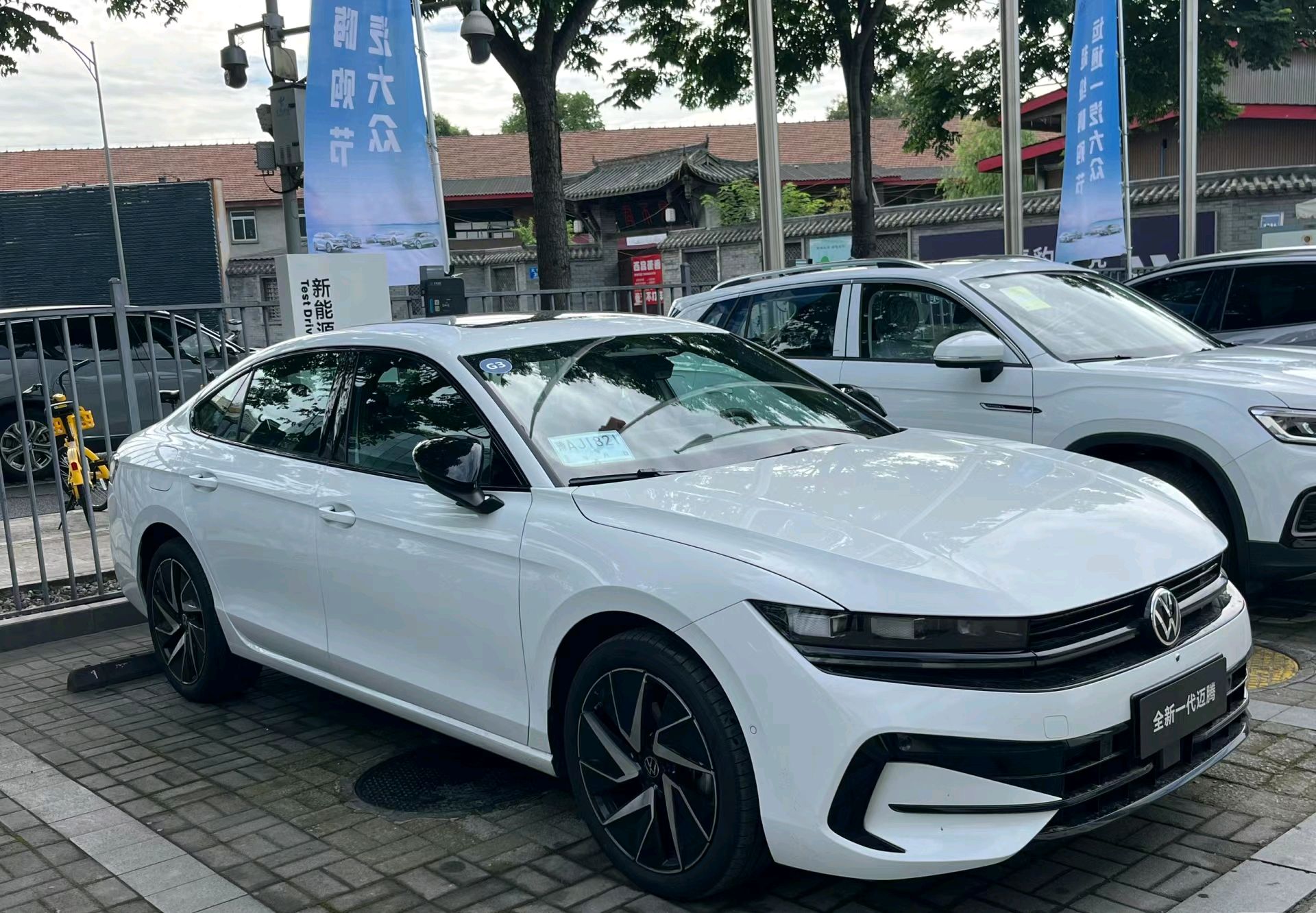 完全没想到!全新一代迈腾白色实车关注度最高