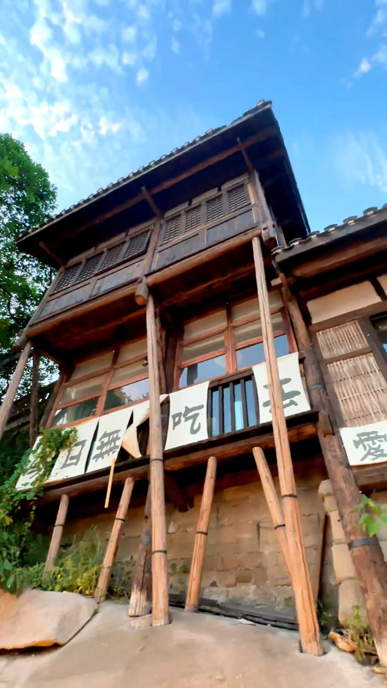 重庆唯一以"山城"二字命名的巷子,吊脚楼极具老重庆韵味!