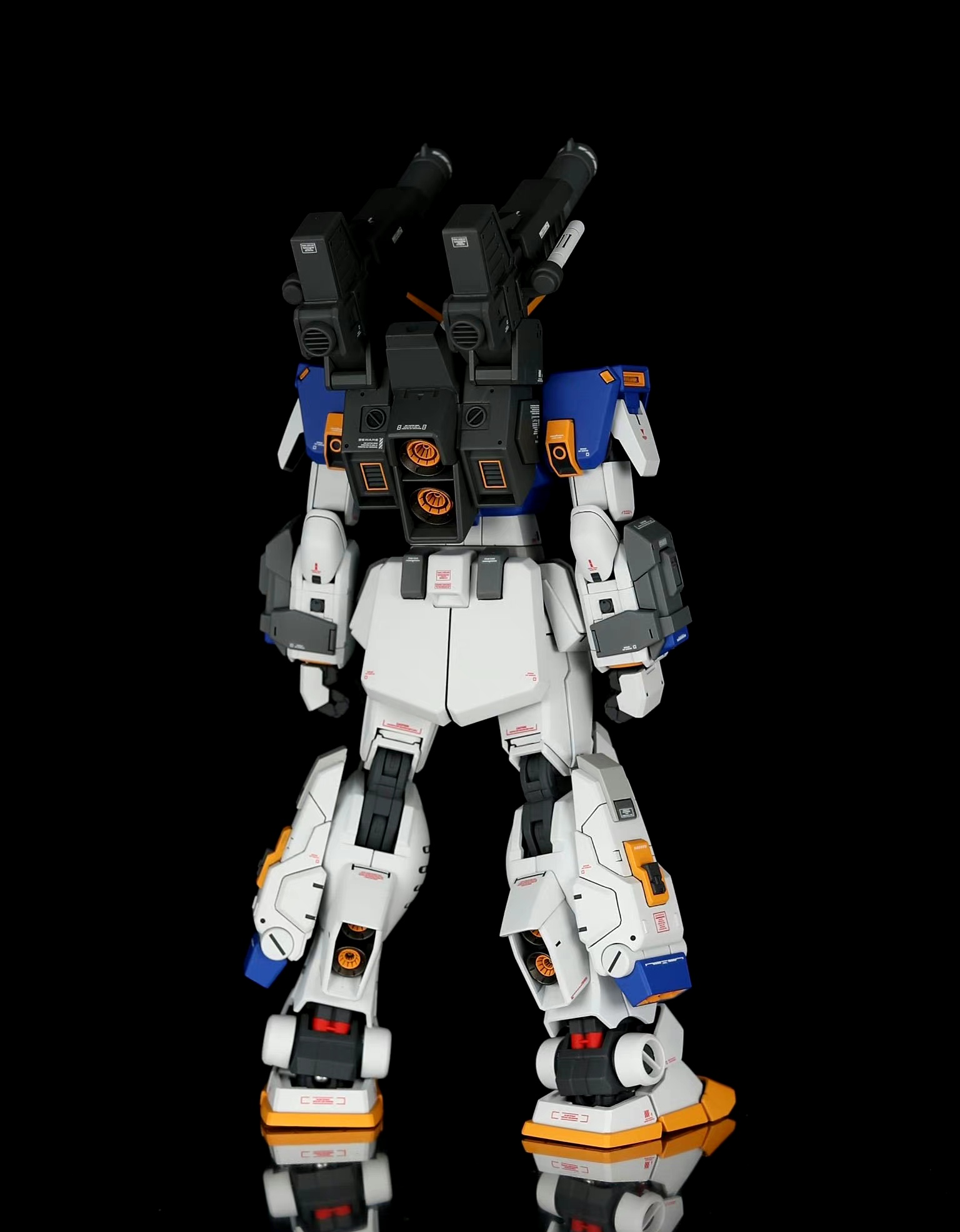 模型欣赏:模型师mandom制作的mg高达6号机泥岩,该机属于rx