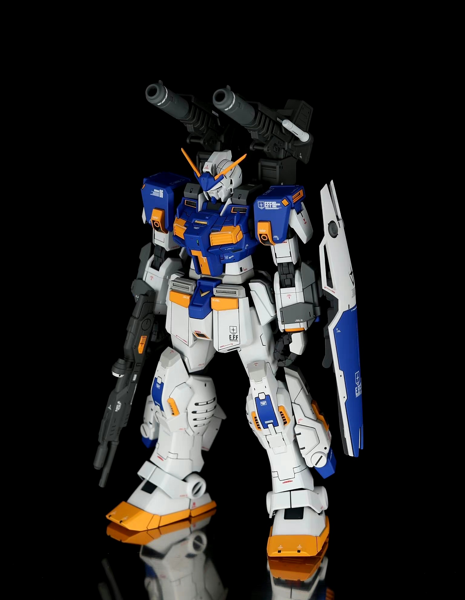 模型欣赏:模型师mandom制作的mg高达6号机泥岩,该机属于rx