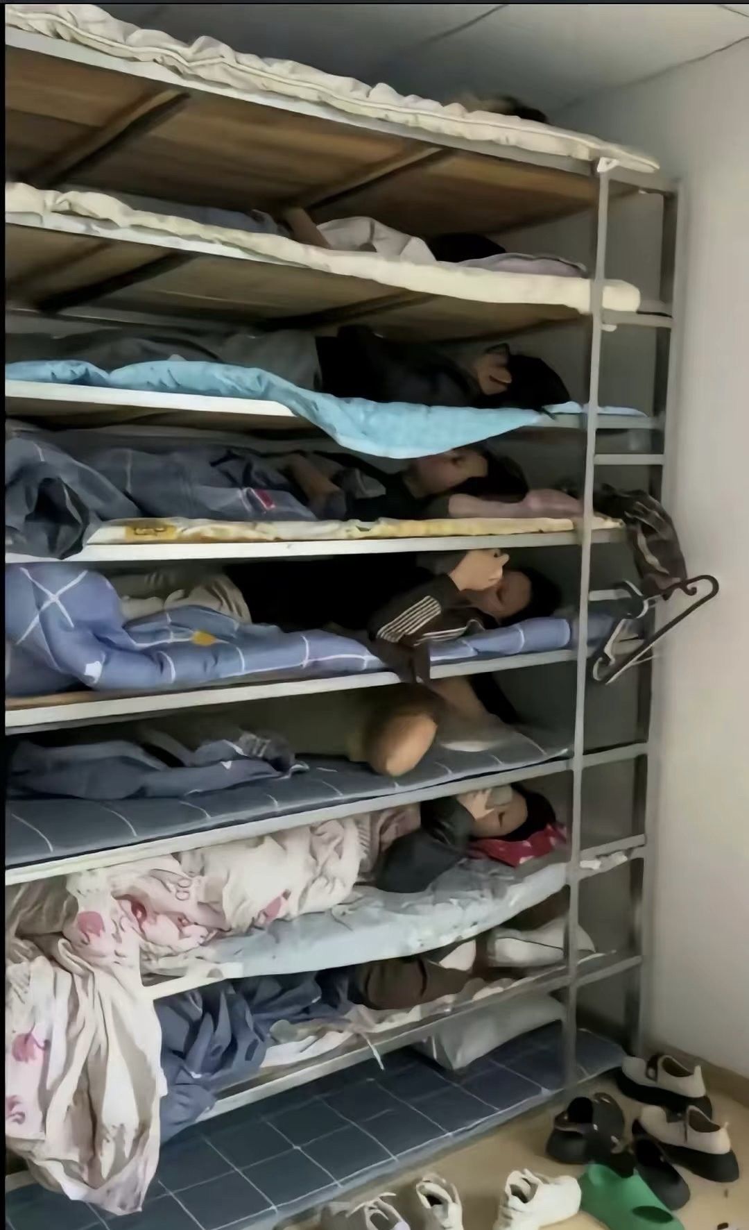 9人间宿舍