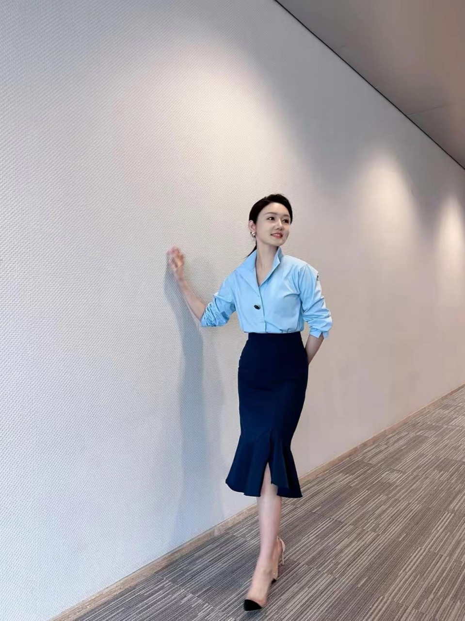 央视主持人龙洋个人资料(央视主持人龙洋个人资料简介图片)