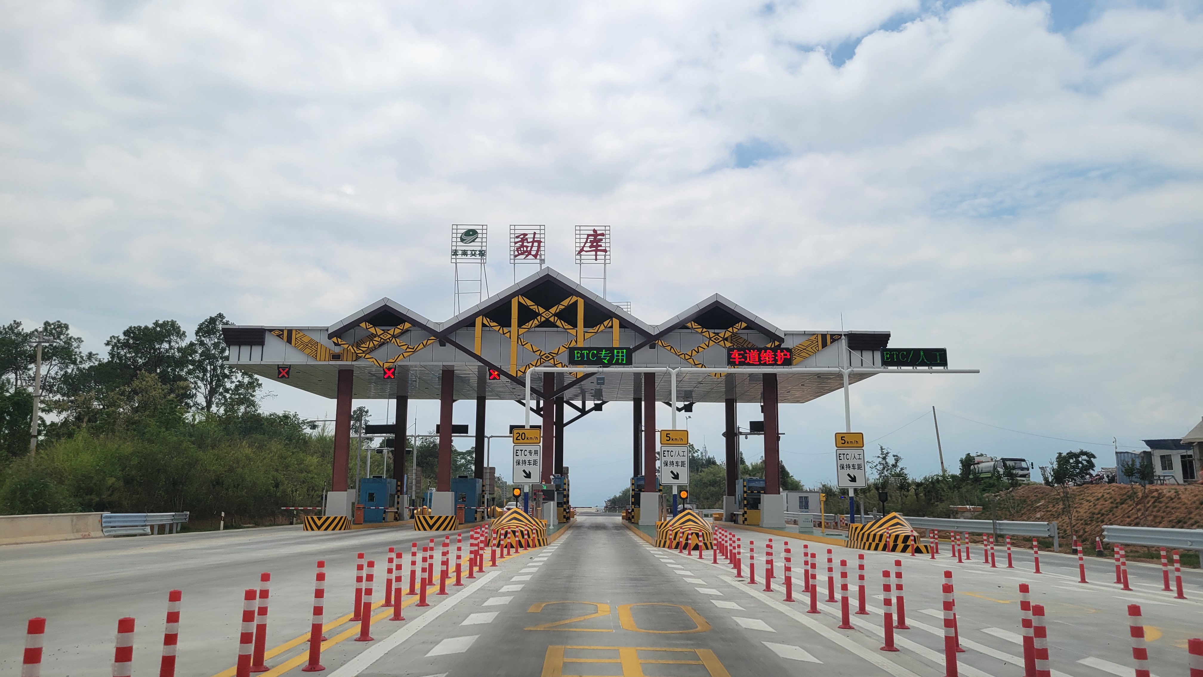 刚哥超度死亡收费站-为死亡的人超度的佛歌 刚哥超度死亡收费站-为死亡的人超度的佛歌