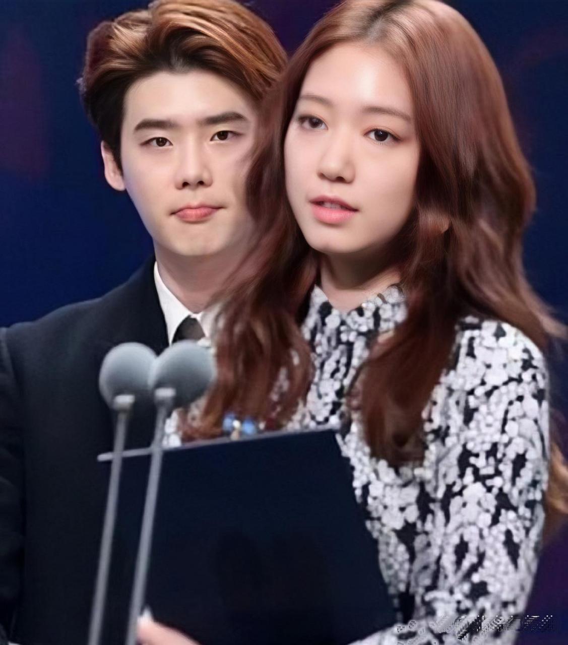 李钟硕看朴信惠的这个眼神,现在我还能磕到