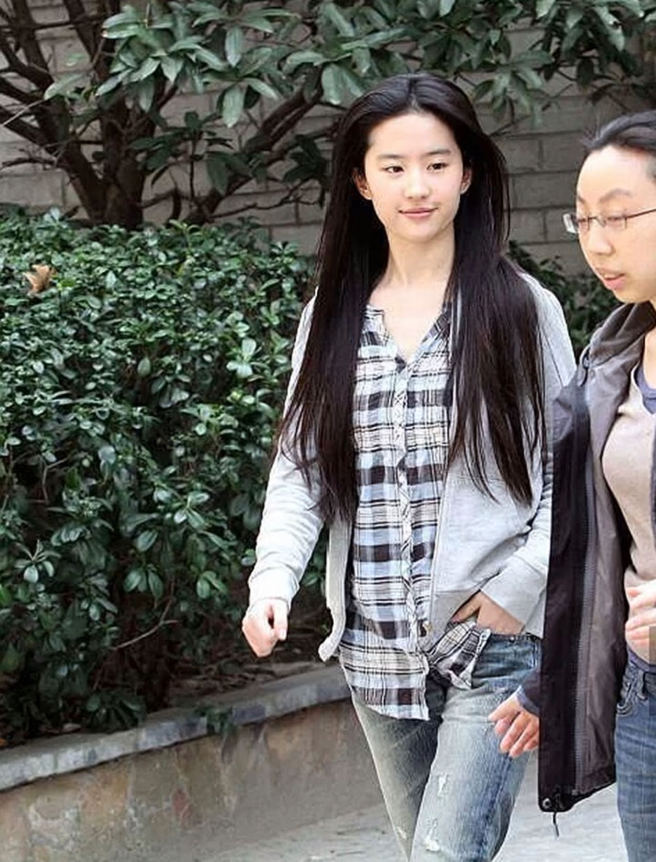 刘亦菲王力宏大秀恋情?揭秘片场趣事,笑泪交织的爱情故事!