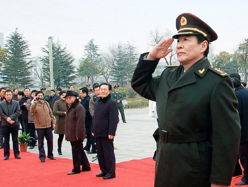 92年,刘源晋升少将,杨爸爸大笑:我要和中国最年轻的将军合个影
