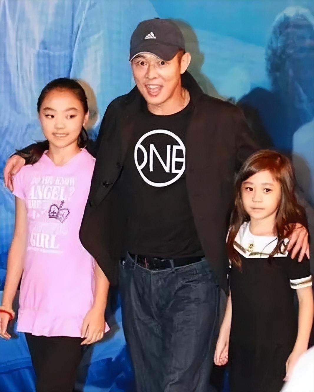 为了更好地陪伴妻子利智和他们的女儿,李连杰放弃发展大好的香港市场