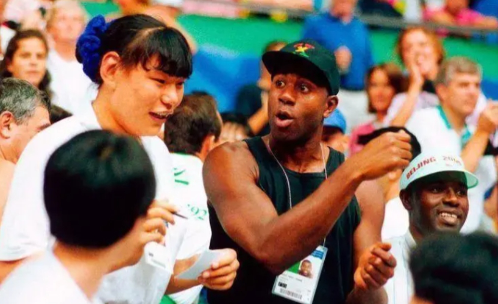 时代刚进国家队的郑海霞年轻气盛,她遇到了一个实力同样强大的队友,也