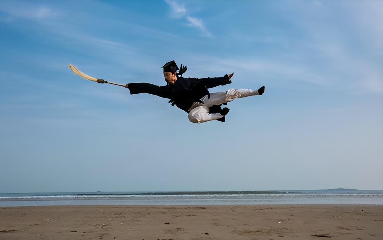 关于有没有武术打架翻车的的信息 关于有没有武术打斗
翻车的的信息《武术翻车现场》 武术资讯