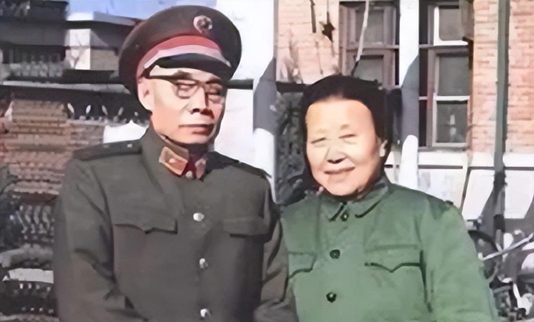 回顾开国中将吴信泉,8个儿子4个女儿,周总理:你家是"航空母舰"