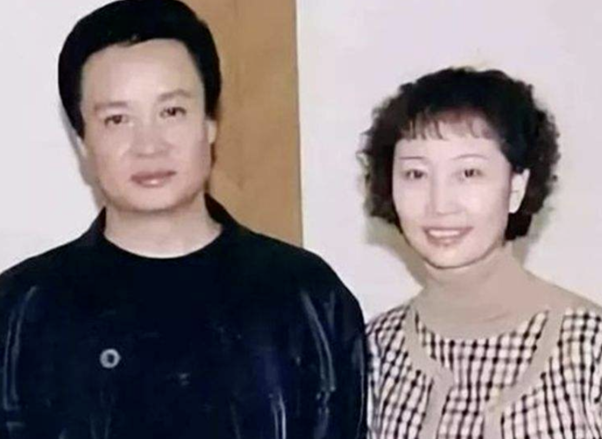 回顾阎维文:娶15岁爱上的姑娘,陪妻子抗癌35年,他是深情的男人