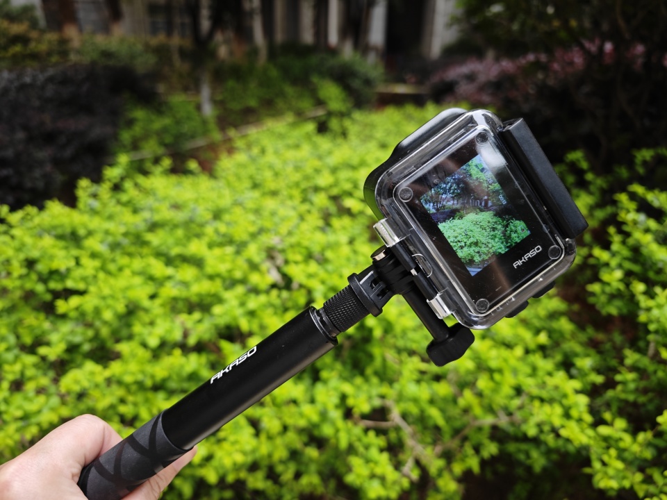 千元akaso brave7 运动相机:4k,双屏竖拍,裸机防水,配件丰富