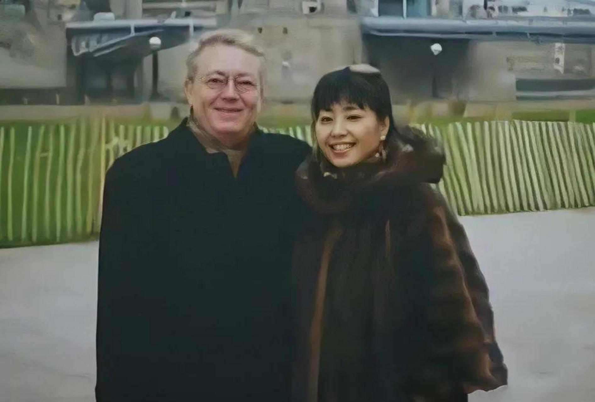 殷秀梅再婚,嫁给了法国丈夫.
