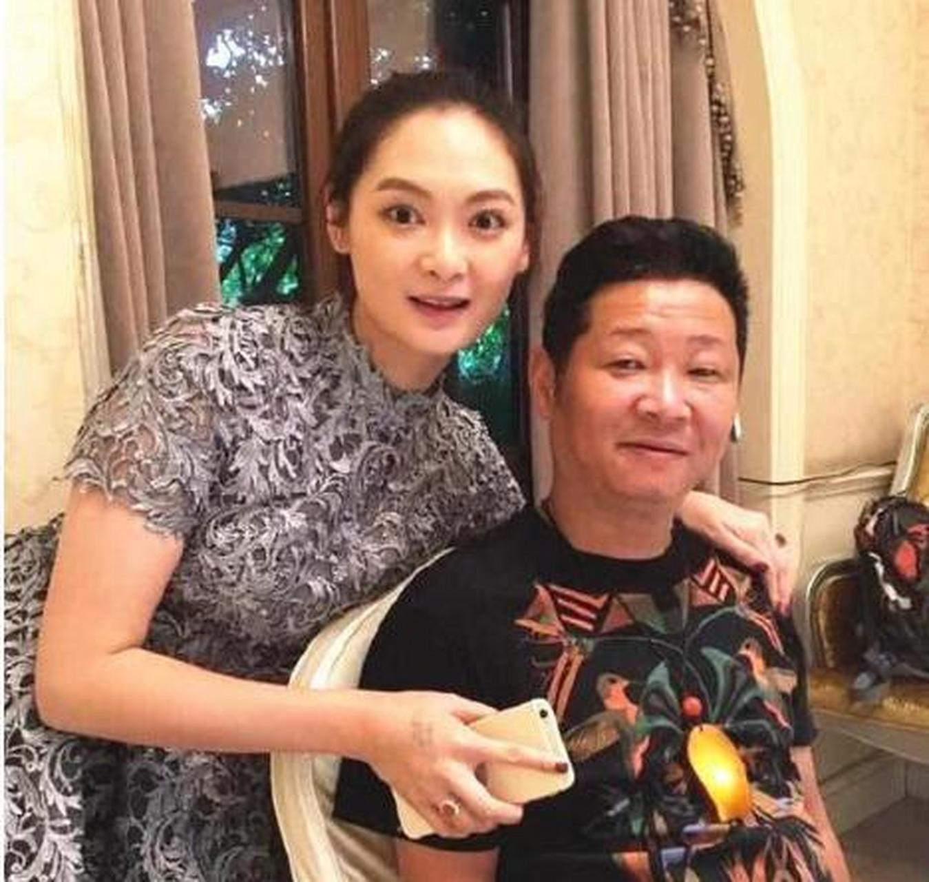 赵亮老婆胡敬图片