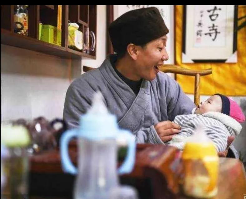 在南通普贤寺里,有一个叫道禄的和尚,他曾是个花花公子,生意人