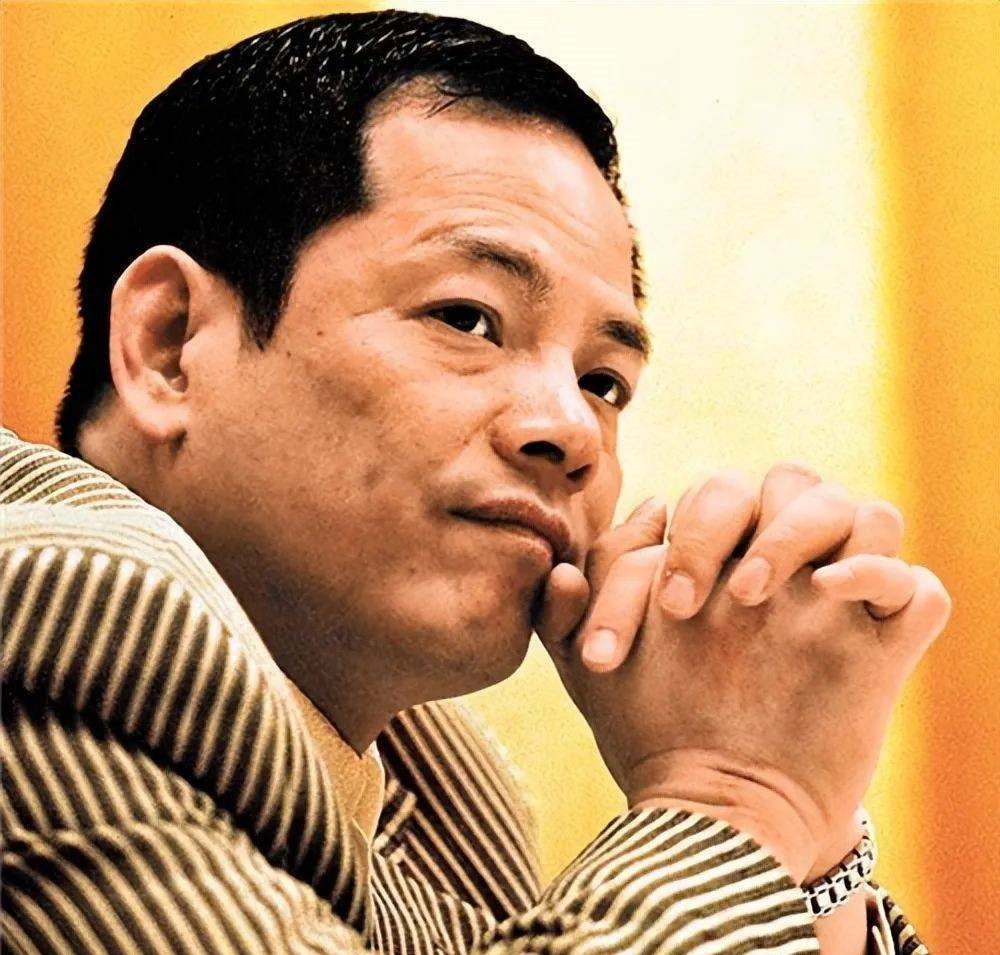 彭家驹与悍匪张世豪确有争议,张世豪最终道歉下跪事件真实存在