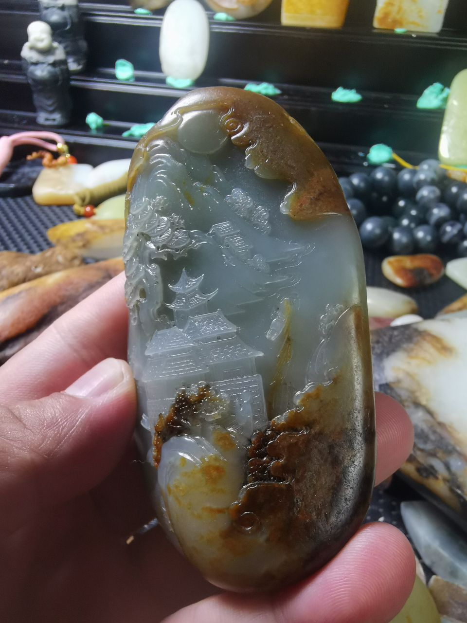 和田玉籽料,独籽雕刻皮色老熟料子油润俏色巧雕