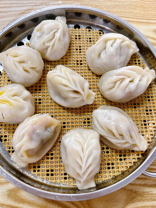 早餐的包子里面的馅料不够卫生,合肥二院旁边有一家沙县小吃,我觉得