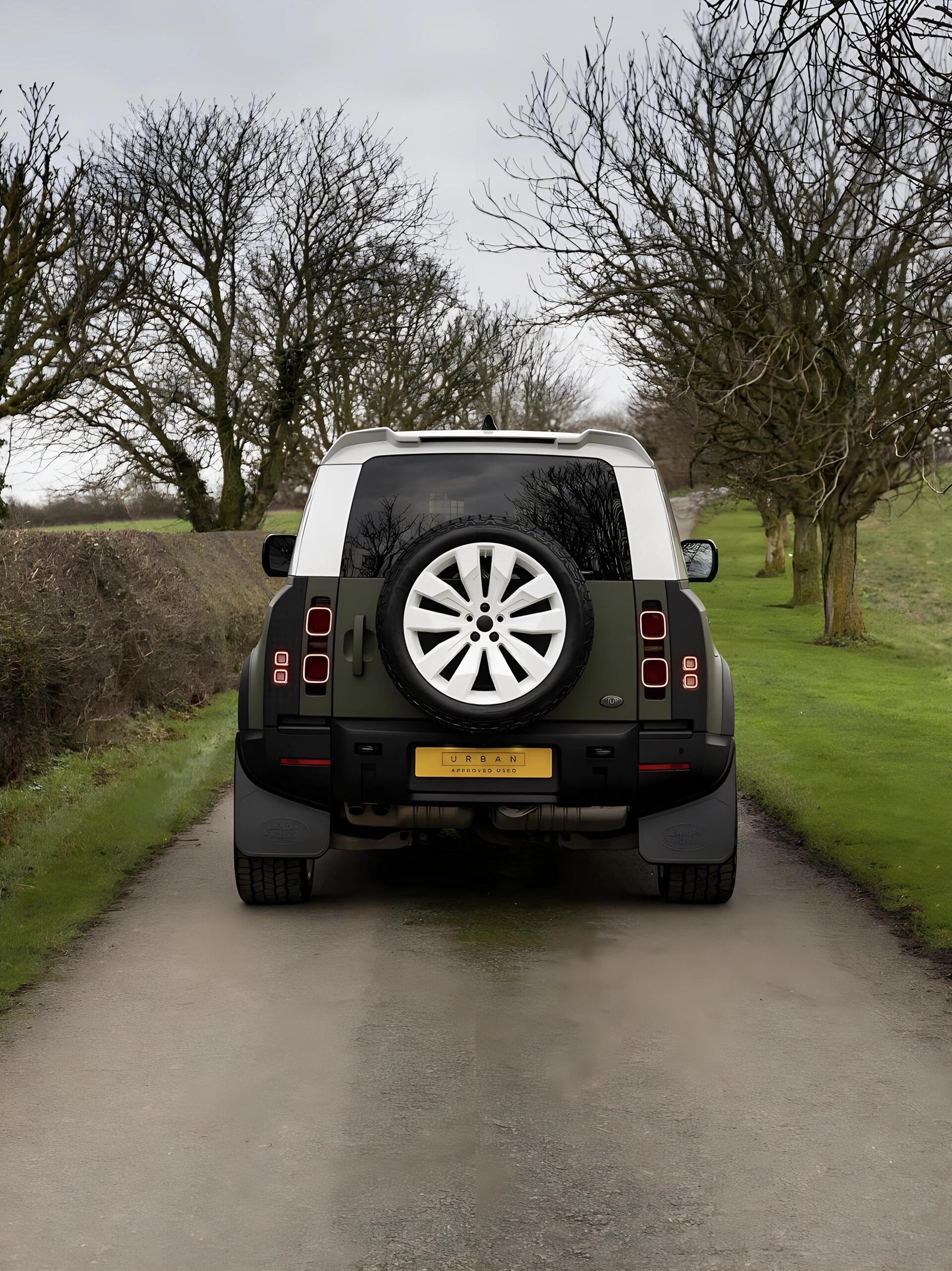 军野绿的路虎卫士改装了urban套件,越野性能与外观颜值同级别车型无