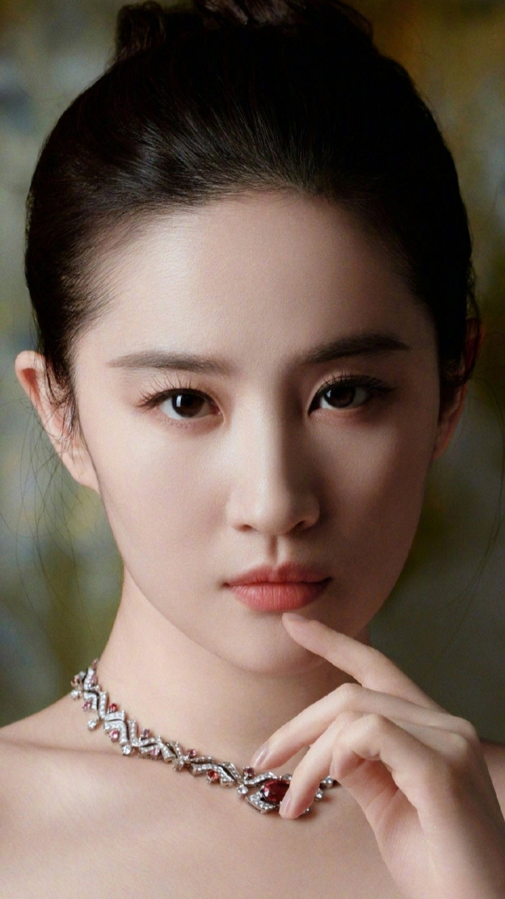 肤若凝脂,刘亦菲红唇美眸太迷人